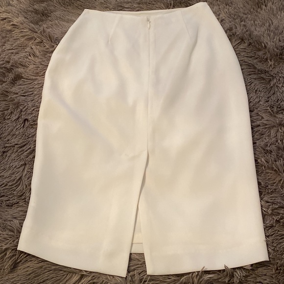 ivory with black beads - Picture 6 of 17